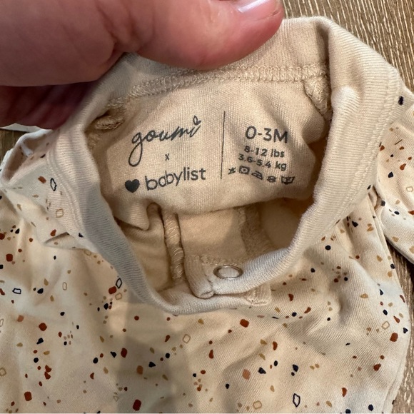 Lot of 15 baby onsies size 0-3 months Carters Zara Burt’s Bee’s and Baby Gown - Picture 3 of 6